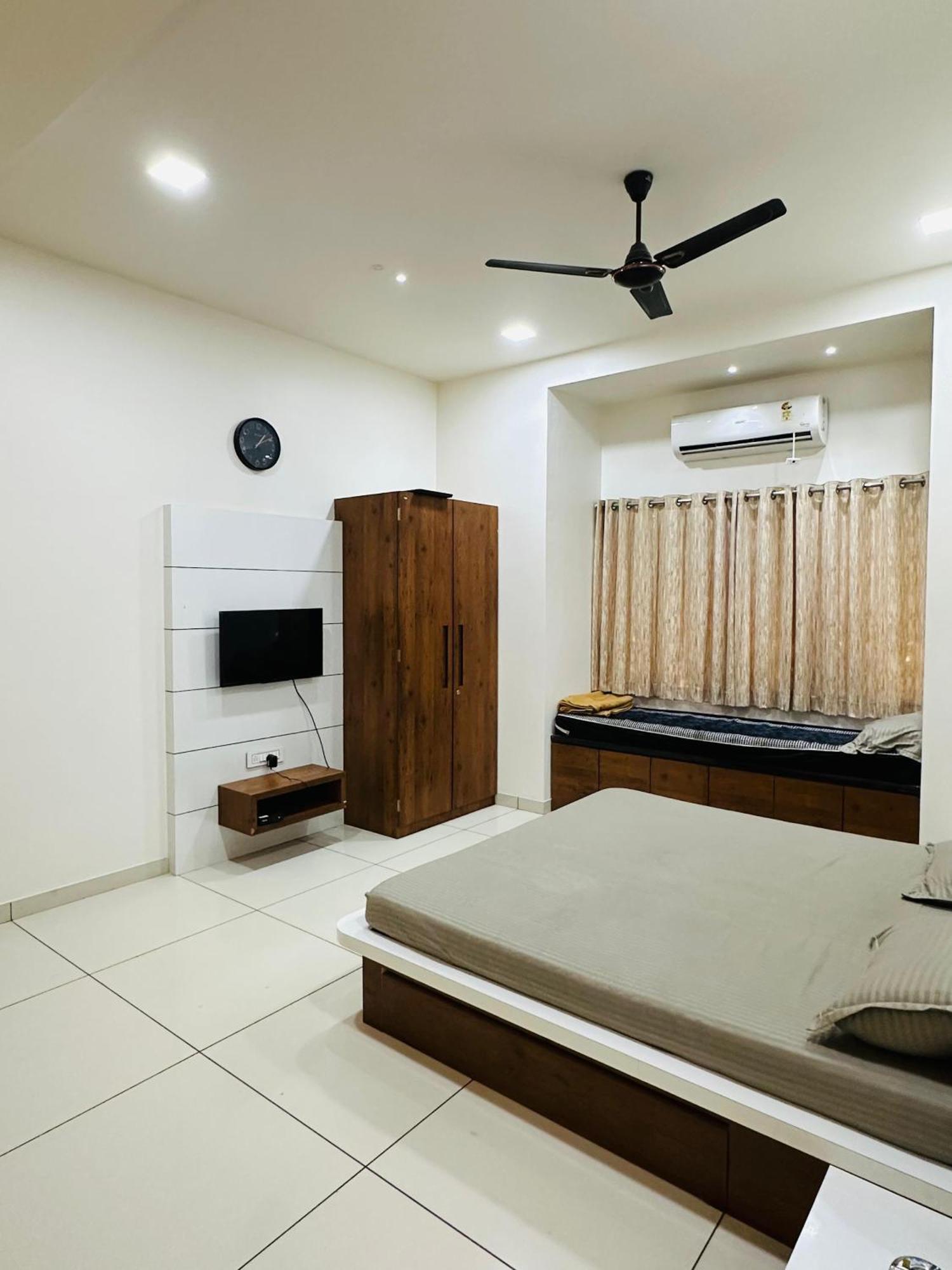 Srk Farm And Resort Anjār Exterior foto